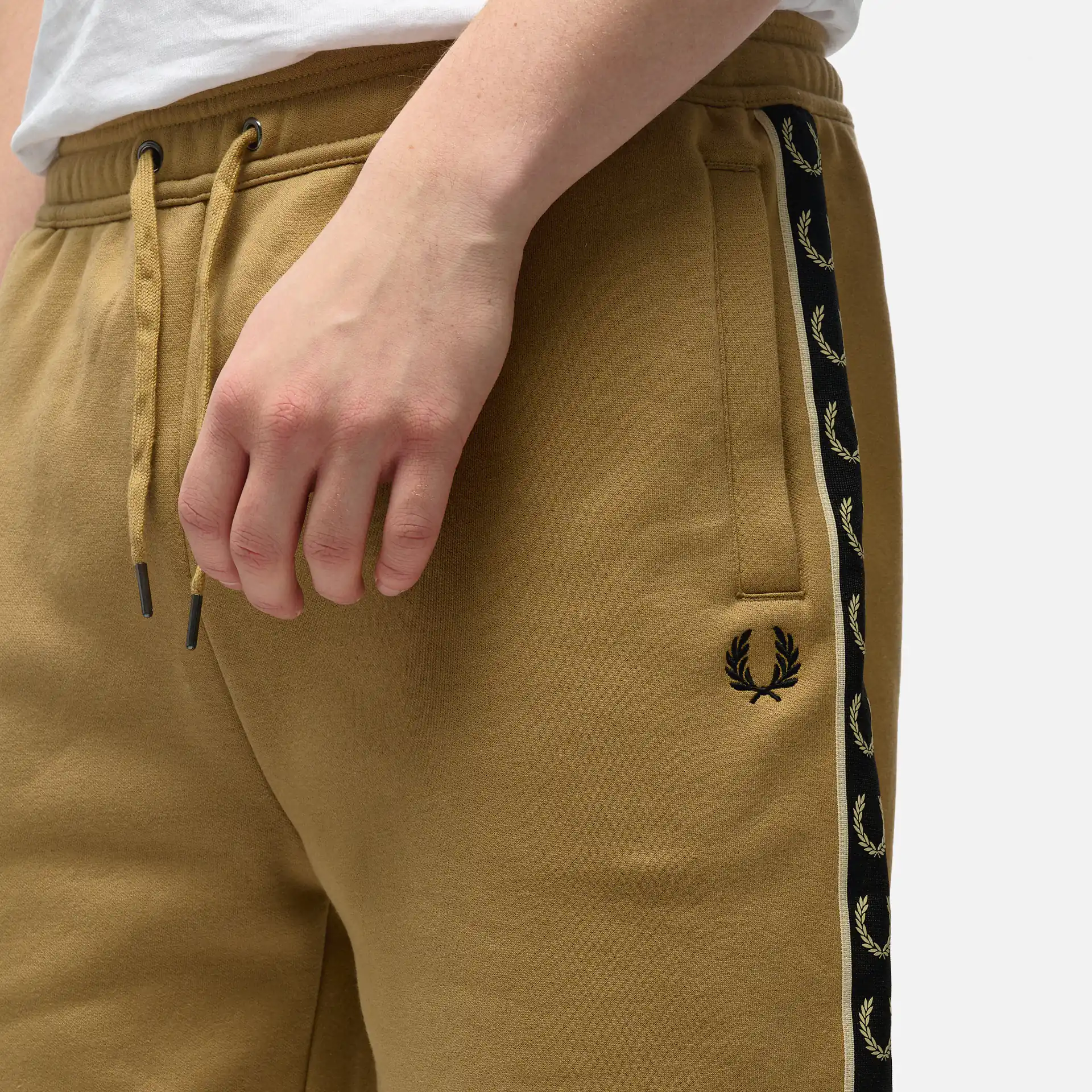 Fred Perry Taped Sweatshort Warmstone/Oatmeal